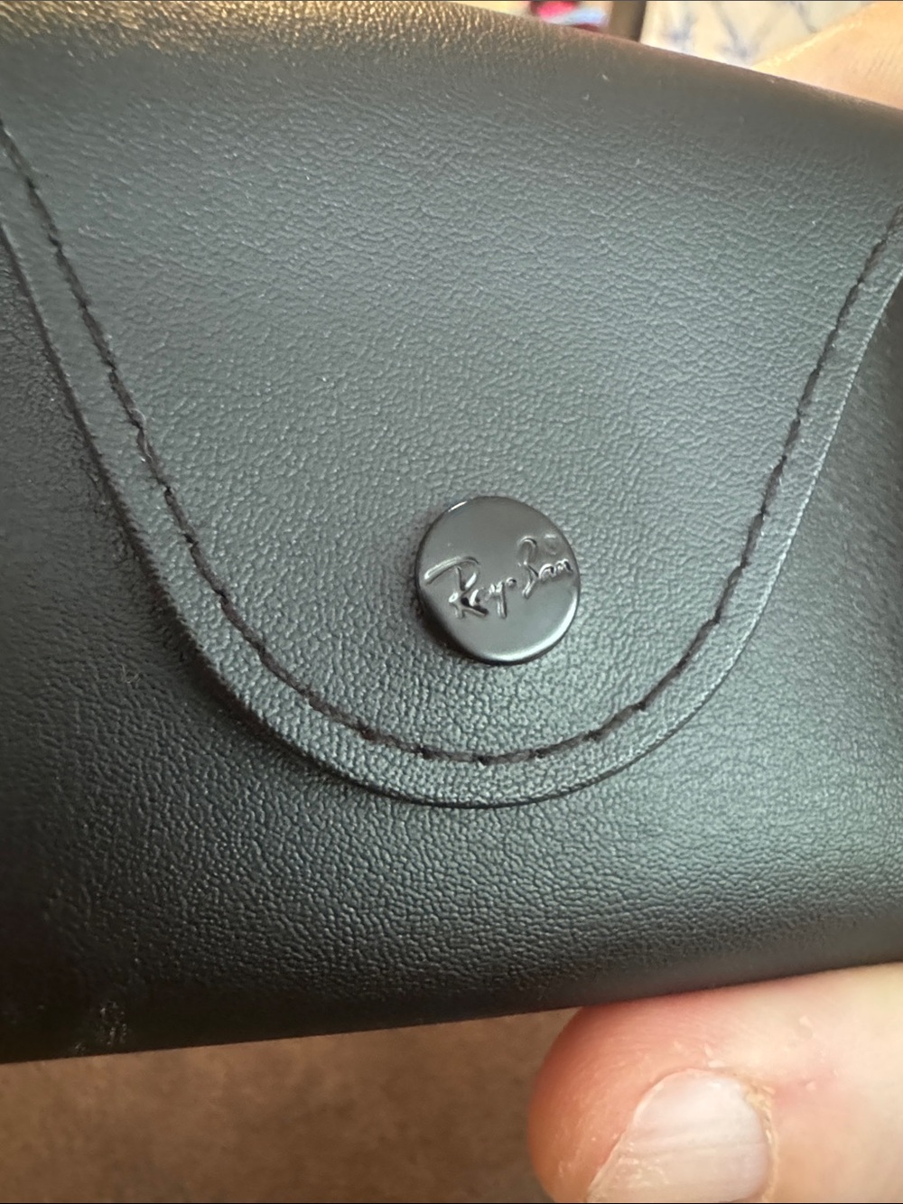 🚀 Ray-Ban Black Leather Sunglasses Case with Gold Logo - Picture 3 of 9